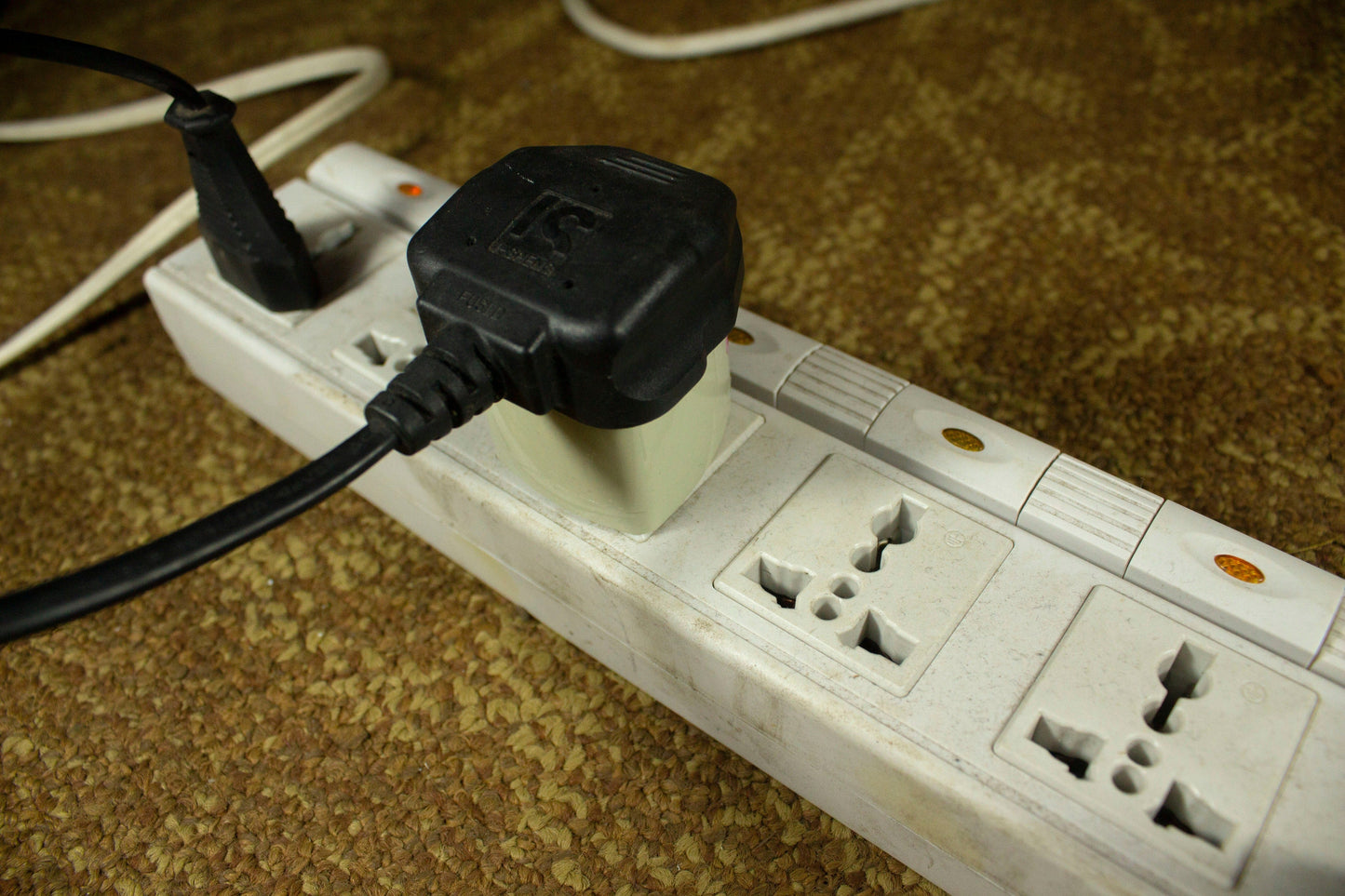 Round to Flat Plug Adaptor