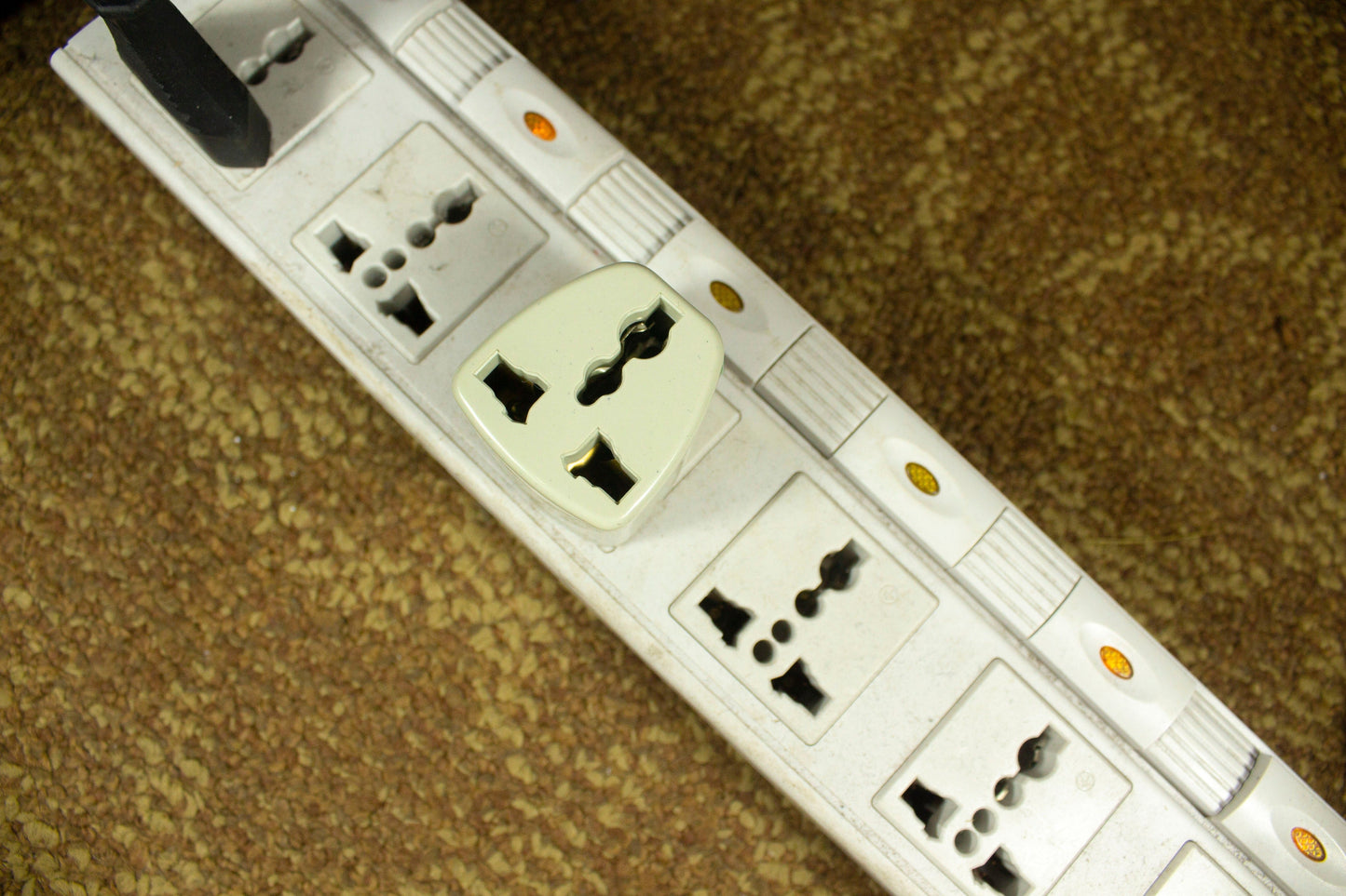 Round to Flat Plug Adaptor